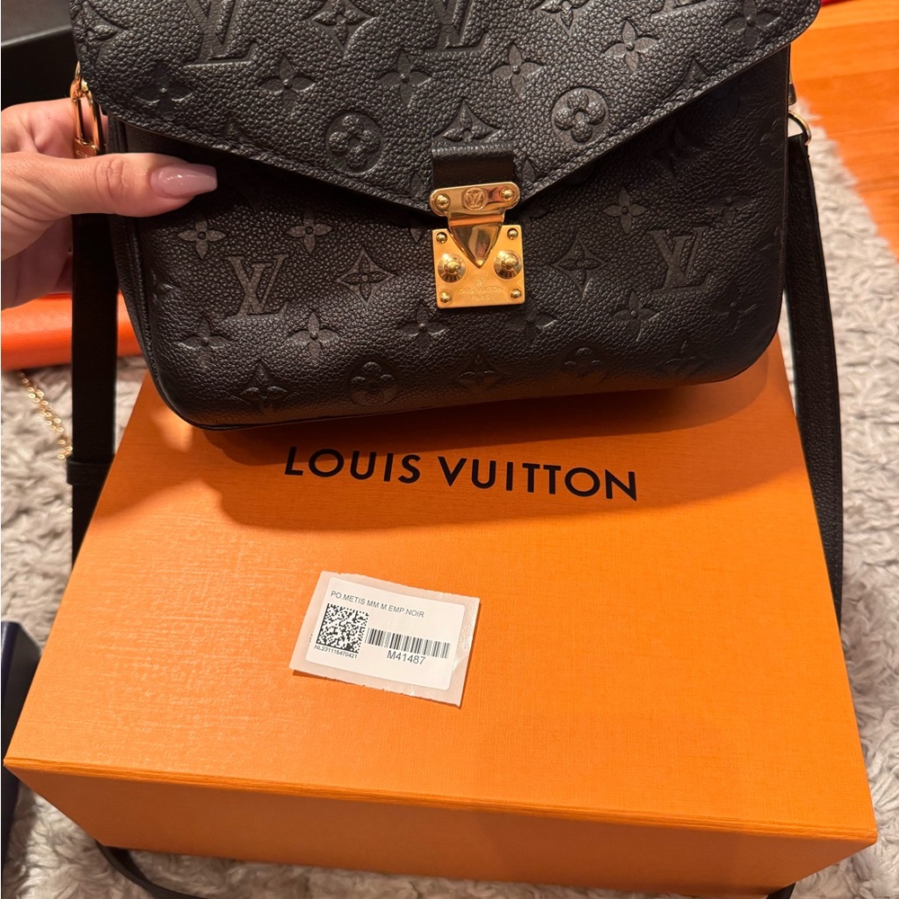 Louis Vuitton Pochette Metis Black Monogram Bag NEW IN BOX